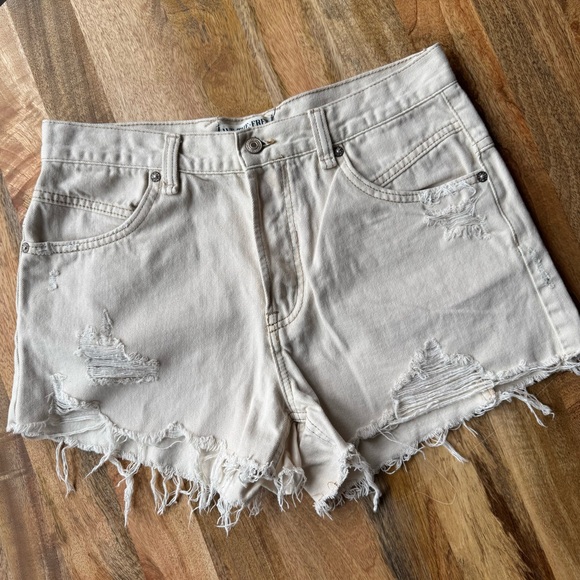 We The Free Light Tan Distressed Jean Shorts - Picture 1 of 6